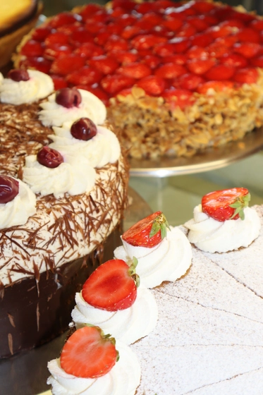 Schwarzwälder Kirschtorte und weitere Torten und Kuchen im Café Reiter in Donaueschingen